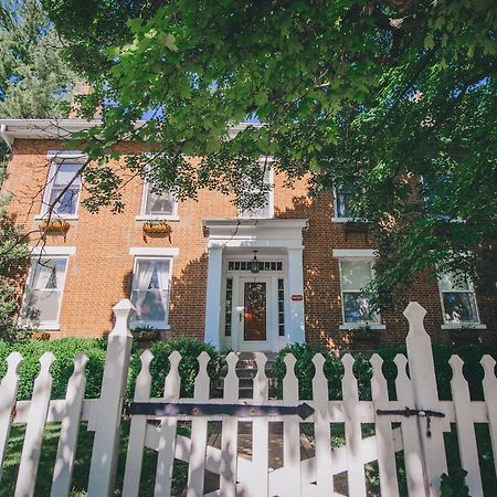 Old Caledonian Bed & Breakfast Екстериор снимка