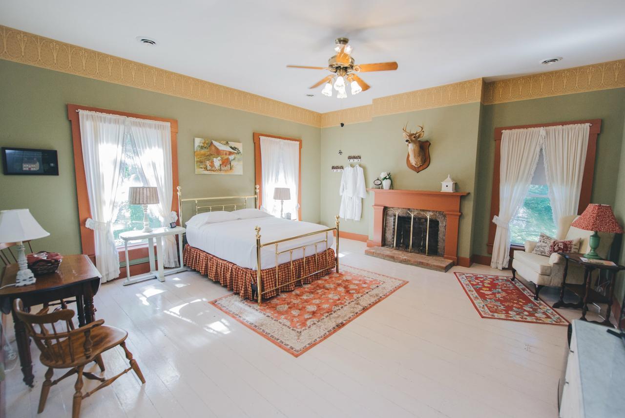 Old Caledonian Bed & Breakfast Екстериор снимка