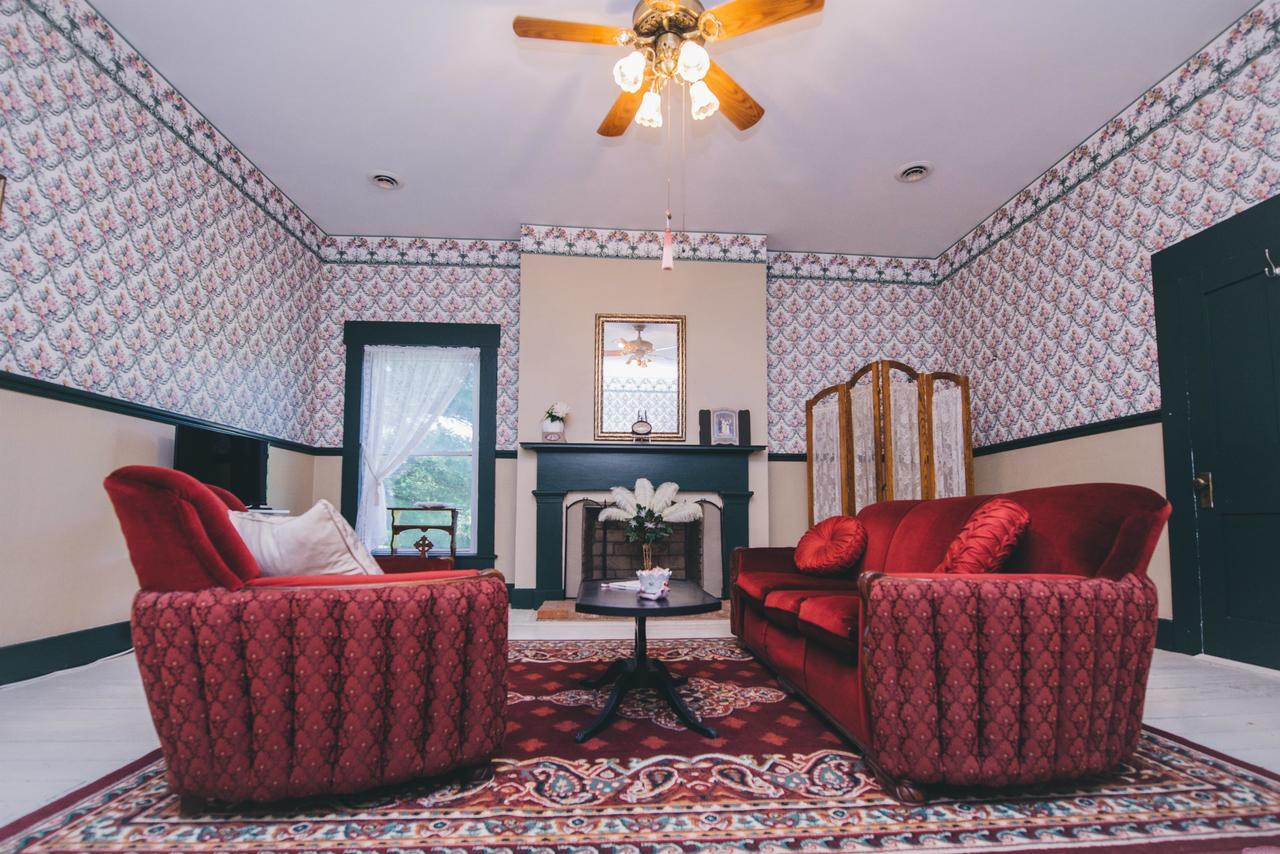 Old Caledonian Bed & Breakfast Екстериор снимка