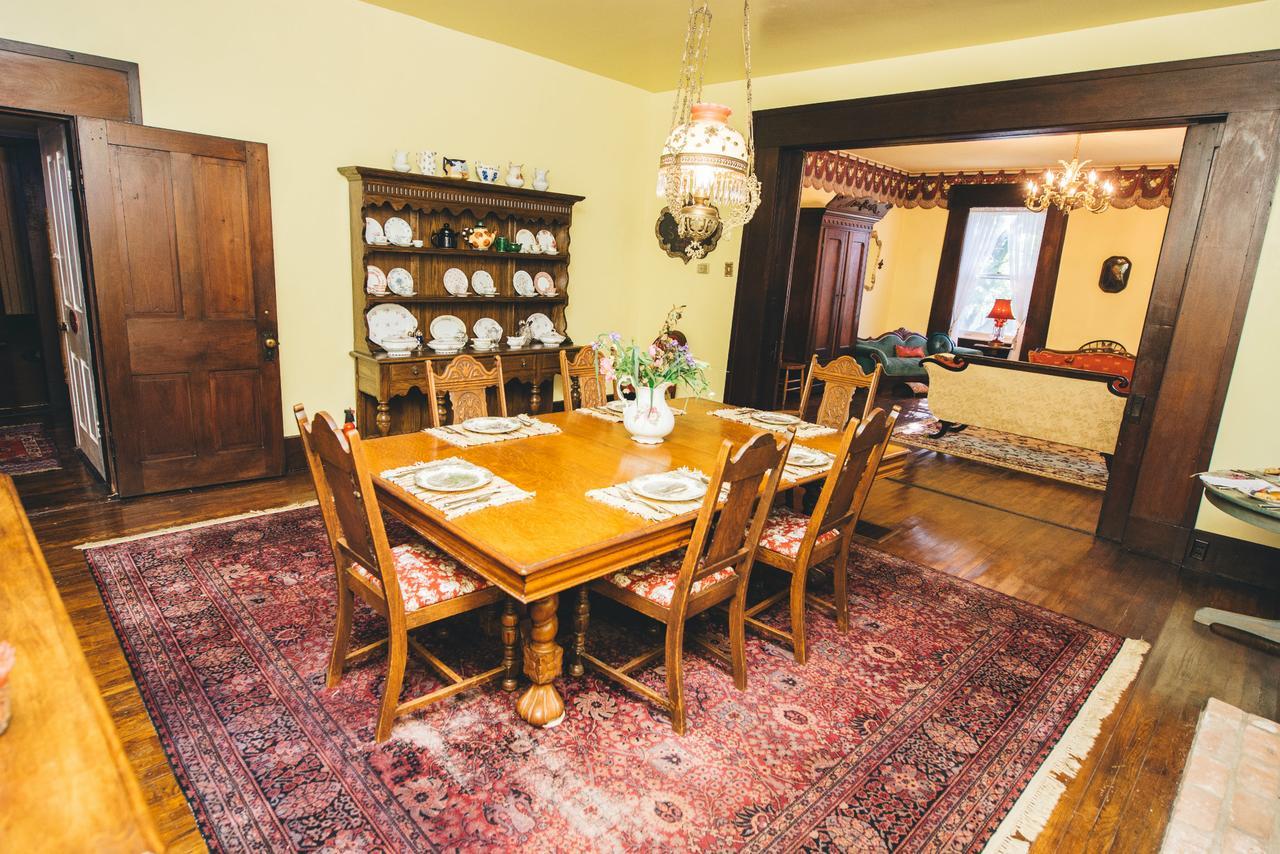Old Caledonian Bed & Breakfast Екстериор снимка