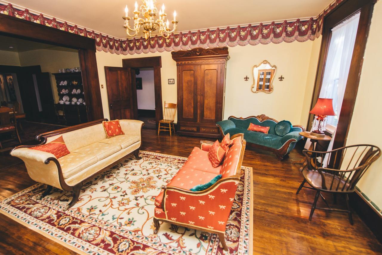 Old Caledonian Bed & Breakfast Екстериор снимка
