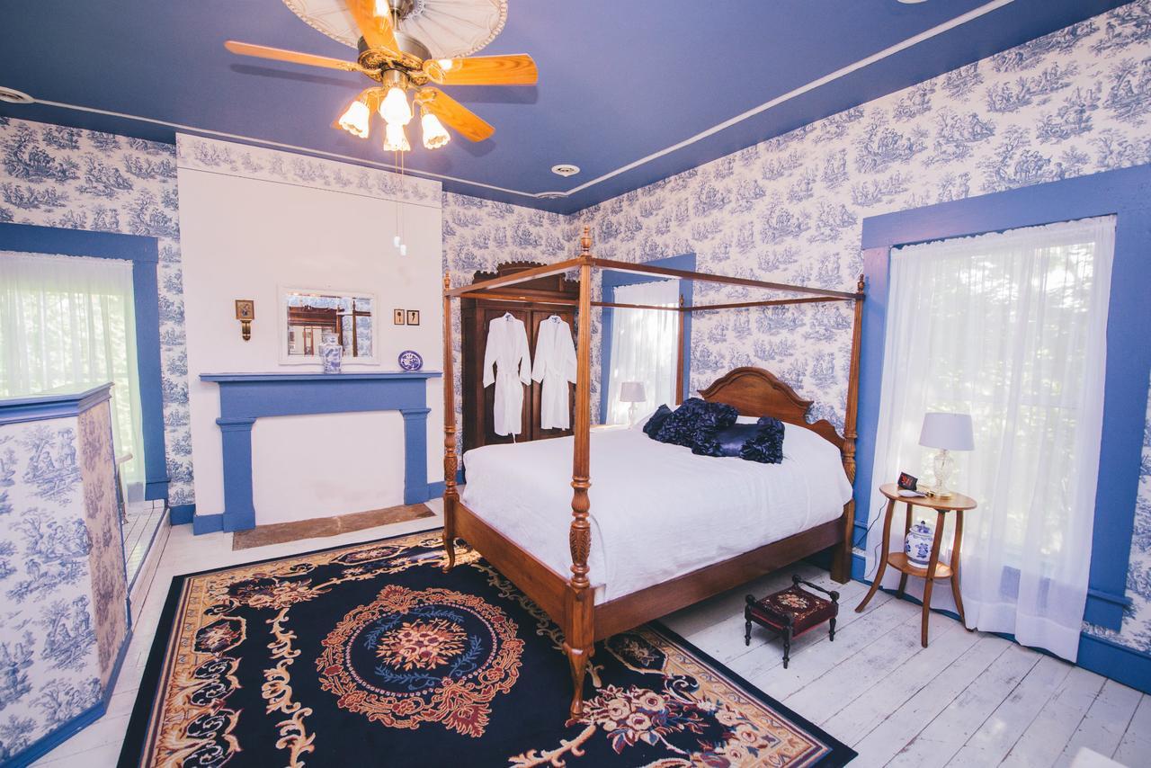 Old Caledonian Bed & Breakfast Екстериор снимка