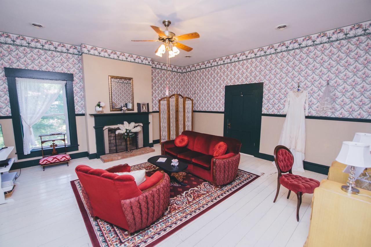 Old Caledonian Bed & Breakfast Екстериор снимка