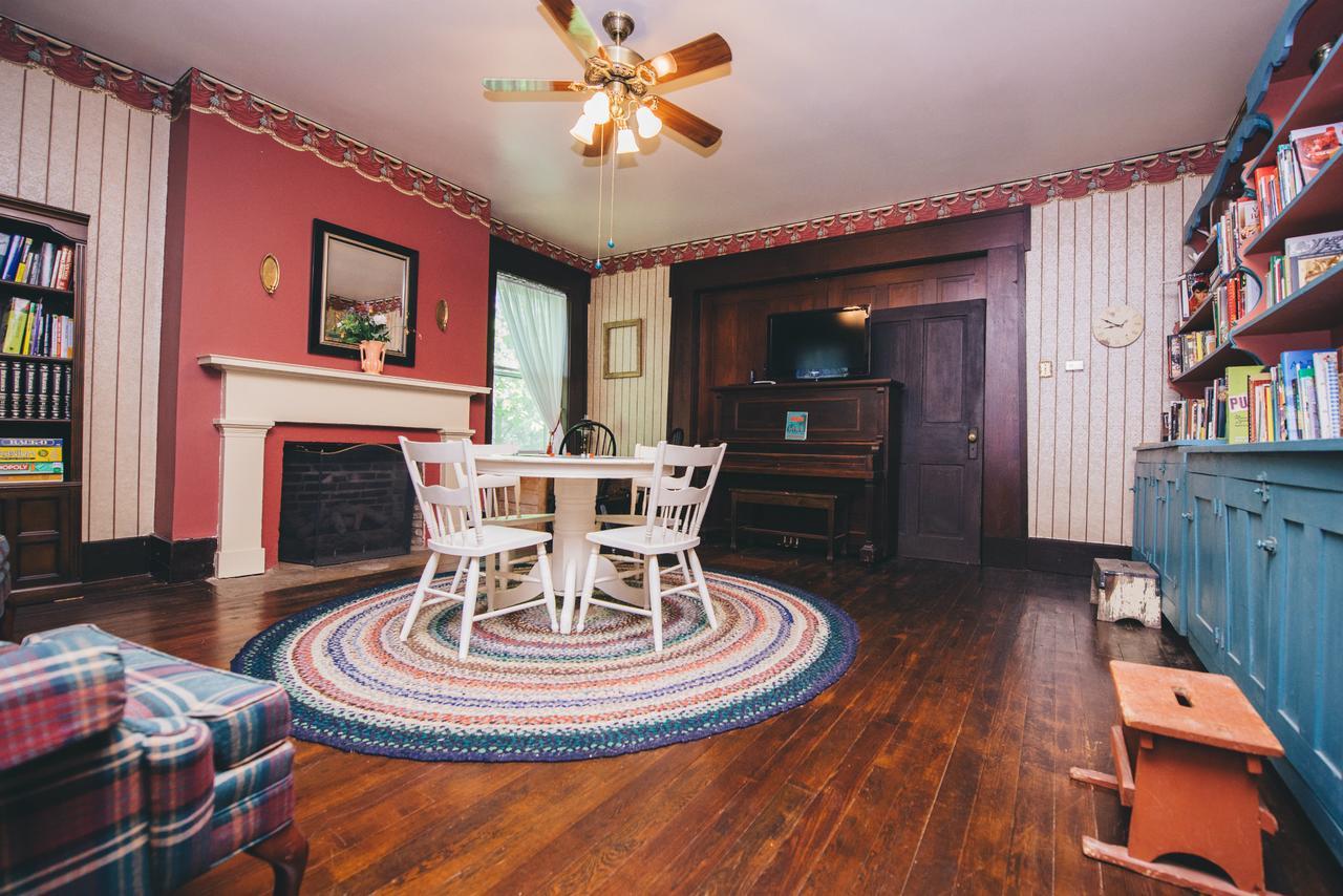 Old Caledonian Bed & Breakfast Екстериор снимка