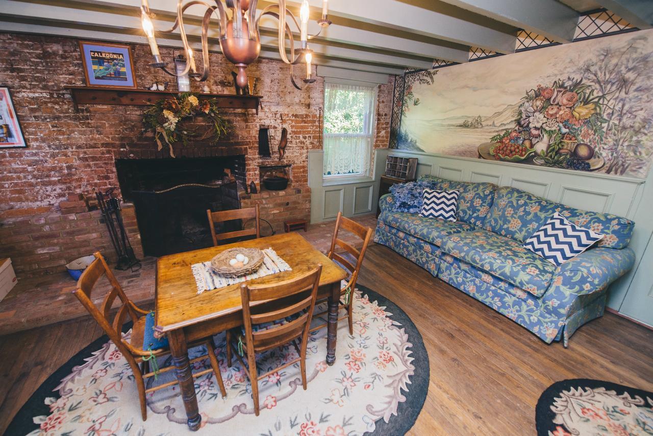 Old Caledonian Bed & Breakfast Екстериор снимка
