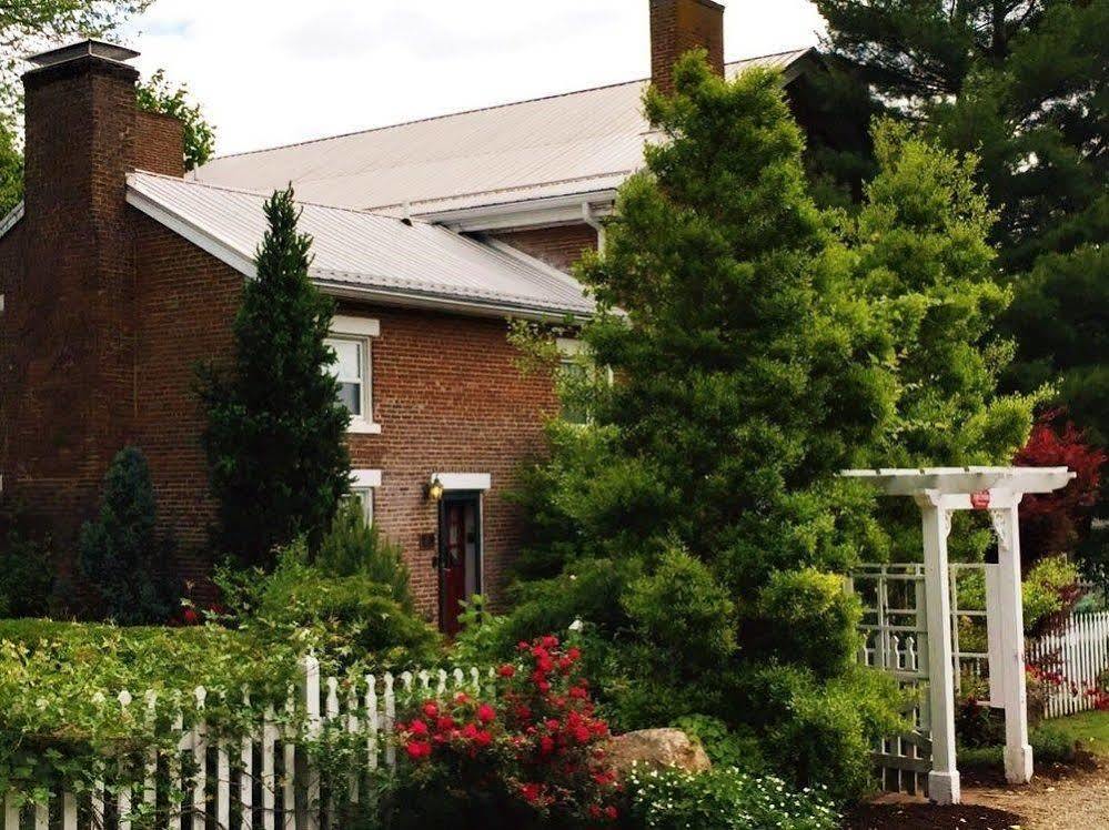 Old Caledonian Bed & Breakfast Екстериор снимка