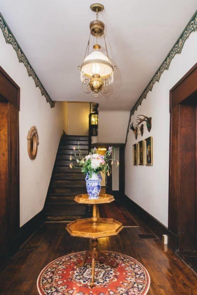 Old Caledonian Bed & Breakfast Екстериор снимка