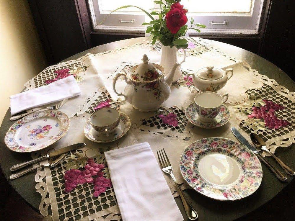 Old Caledonian Bed & Breakfast Екстериор снимка